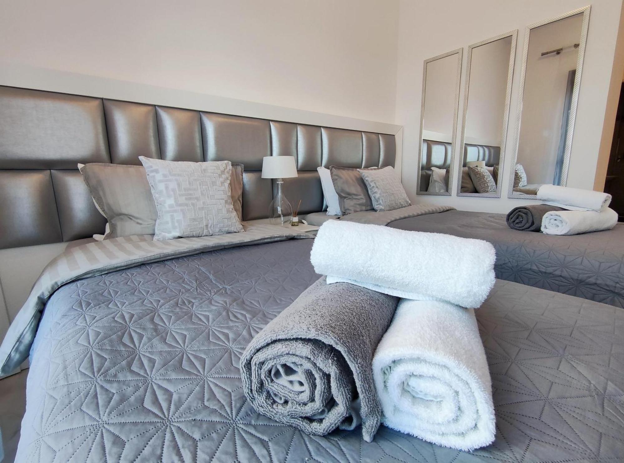 Luxury Duplex Infinity Pool Ehhouse Apartment Estepona Exterior photo